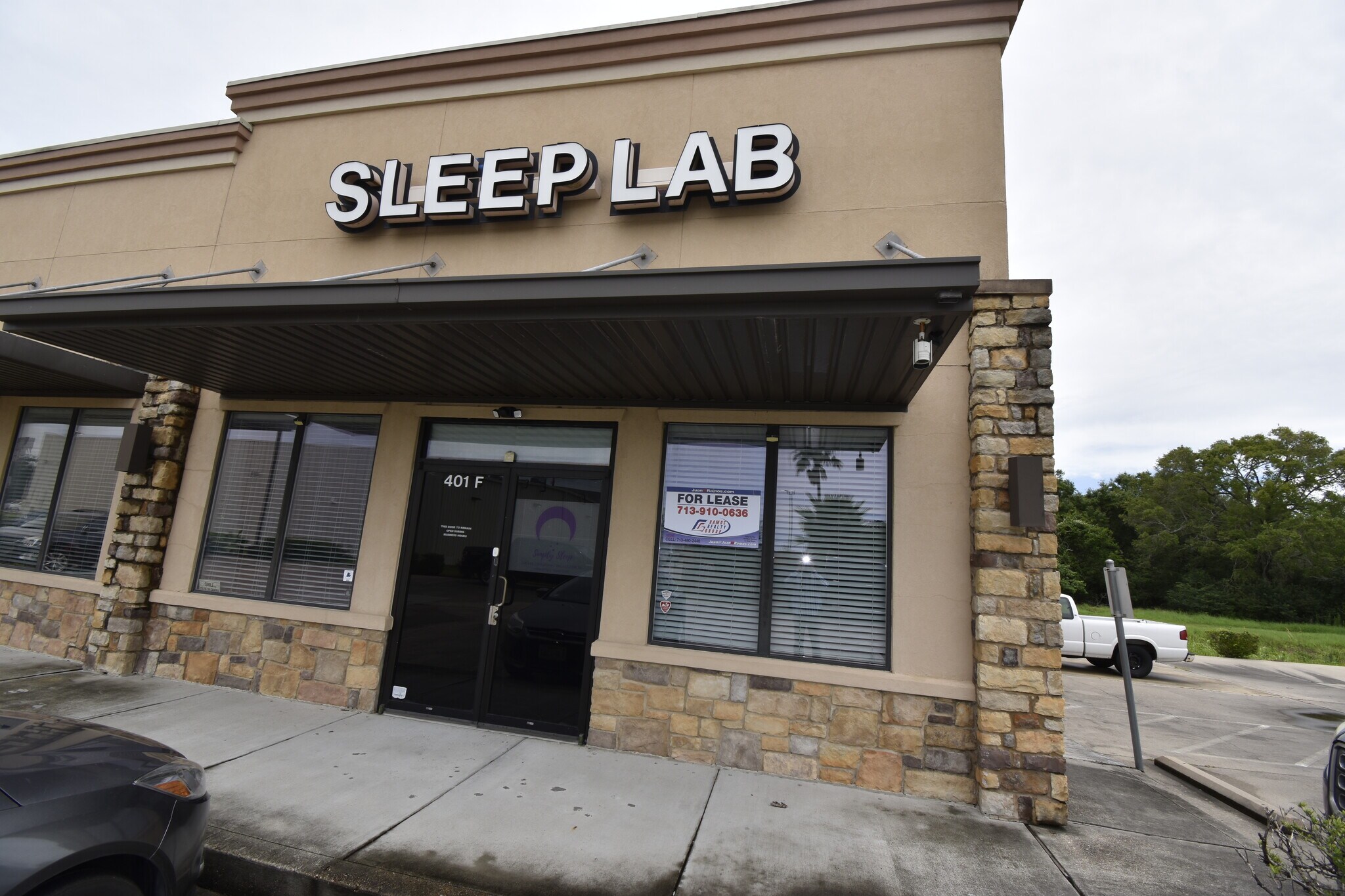 401 W Fairmont Pky, La Porte, TX for lease Interior Photo- Image 1 of 1