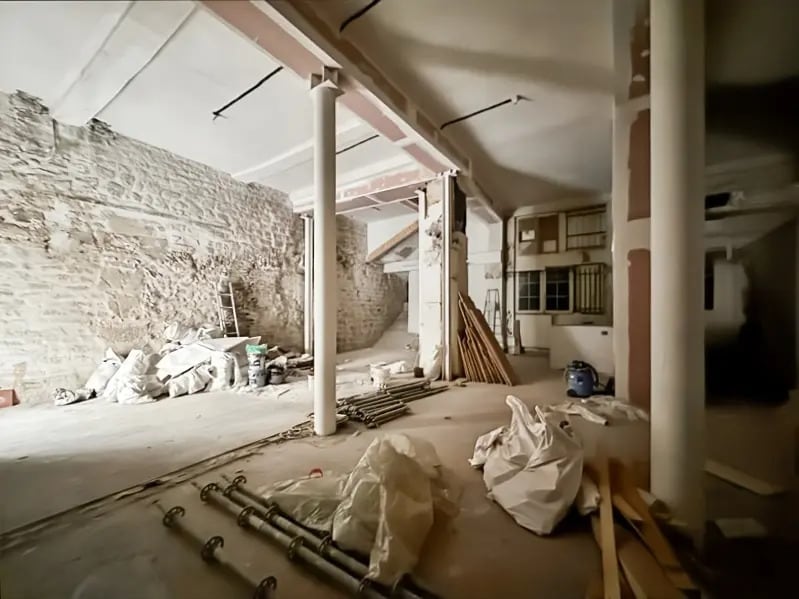 Retail in Paris for lease Building Photo- Image 1 of 8