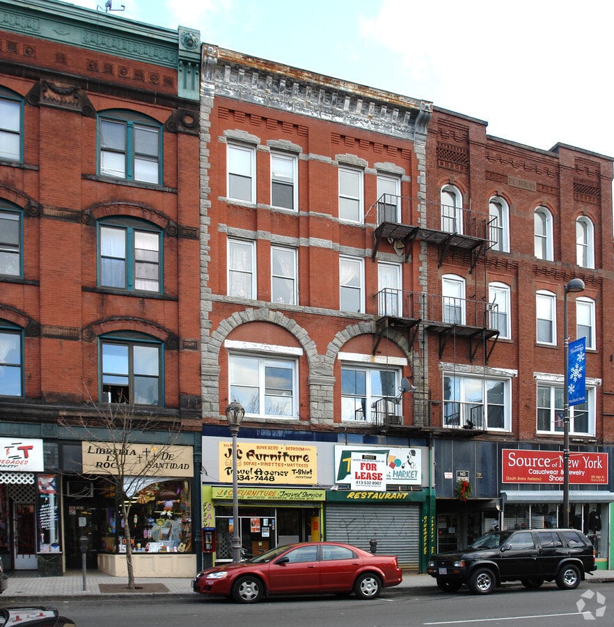 366 High St, Holyoke, MA 01040