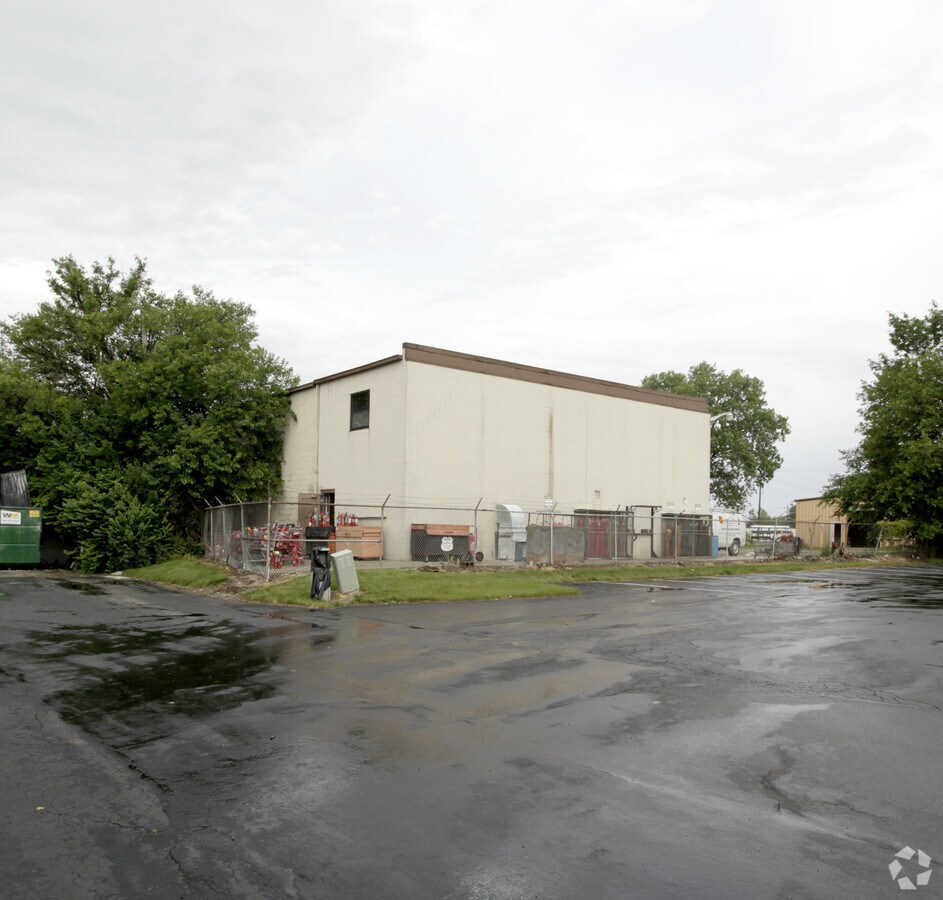 3360 Valleyview Dr, Columbus, OH 43204