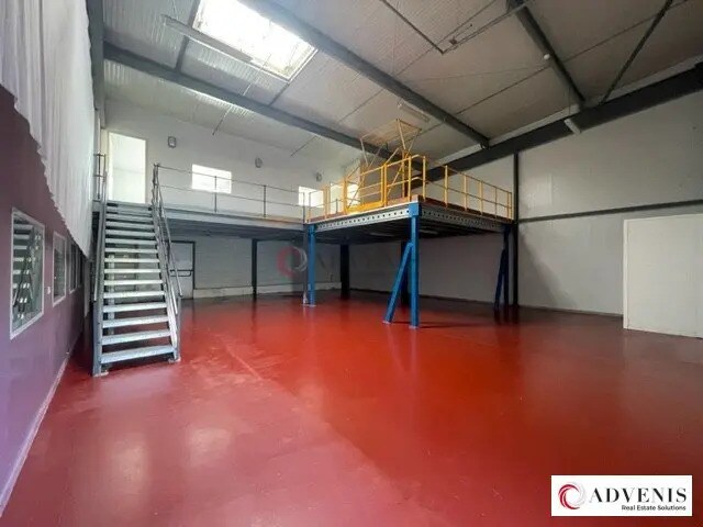 Flex in Yvrac for lease - Interior Photo - Image 2 of 3