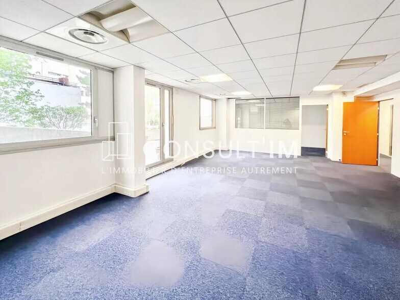 Office in Boulogne-Billancourt for lease - Building Photo - Image 2 of 9