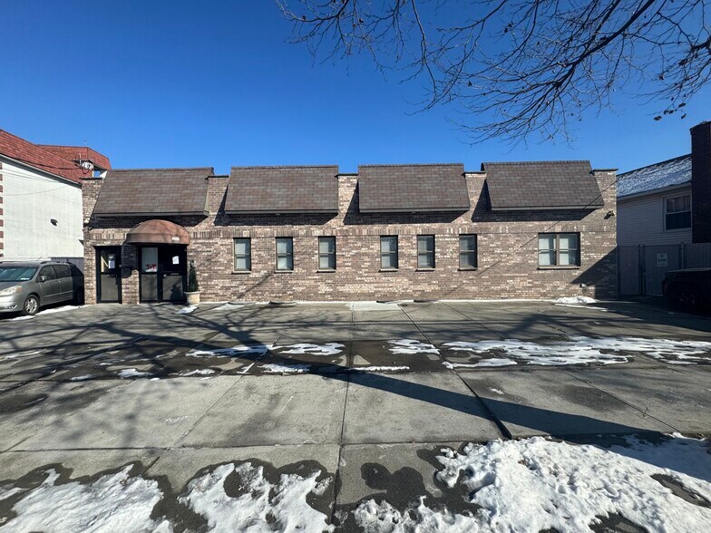 548 Throggs Neck Expy, Bronx, NY for sale - Primary Photo - Image 1 of 1