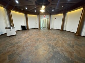 4747 Pioneers Blvd, Lincoln, NE for lease Building Photo- Image 1 of 3