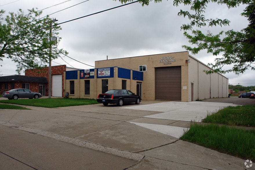 24832 Romano St, Warren, MI for sale - Building Photo - Image 3 of 6