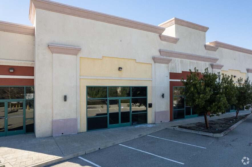 Castaic Lake Plaza portfolio of 2 properties for sale on LoopNet.com - Building Photo - Image 3 of 4