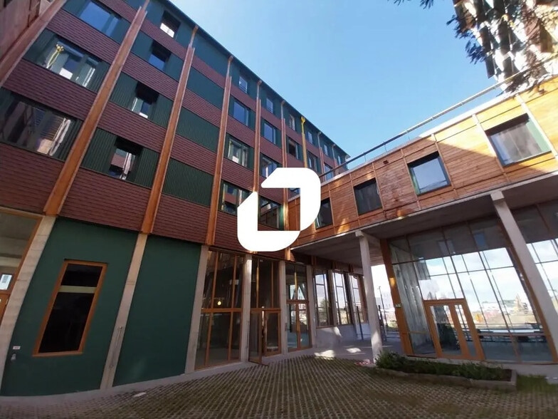 Retail in Nantes for lease - Building Photo - Image 3 of 19