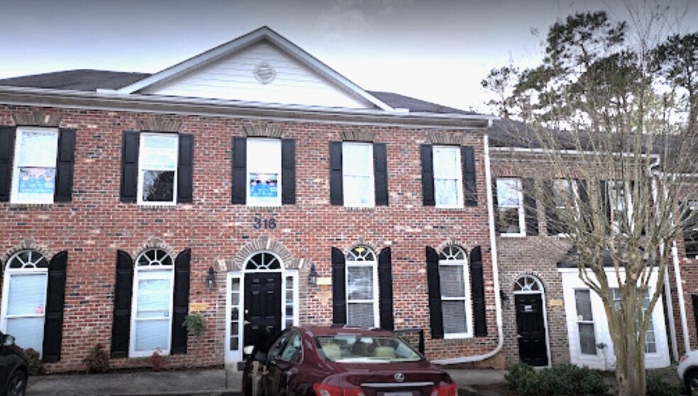 316 W Millbrook Rd, Raleigh, NC 27609