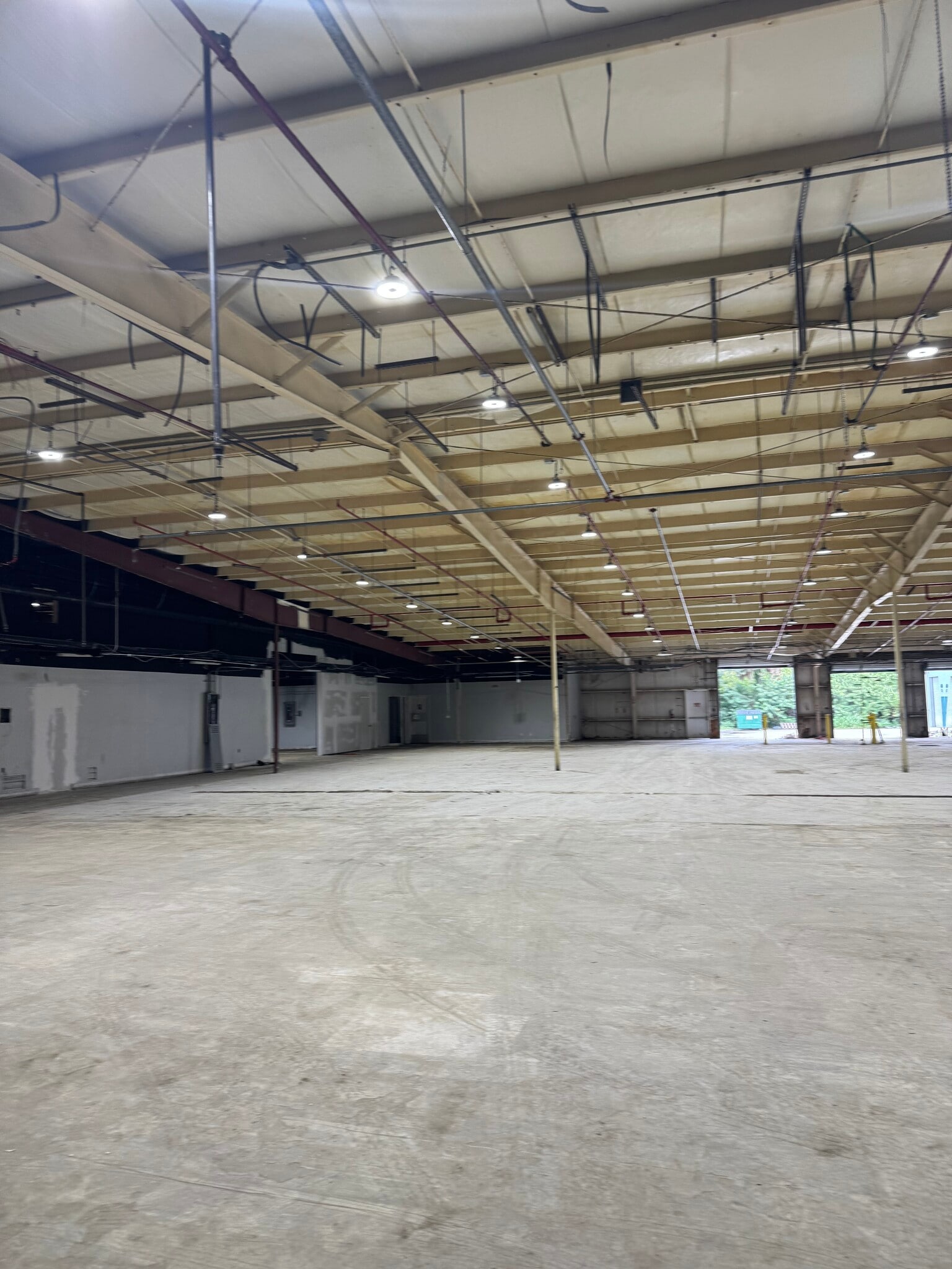 600 N John Rodes Blvd, Melbourne, FL for lease Interior Photo- Image 1 of 2