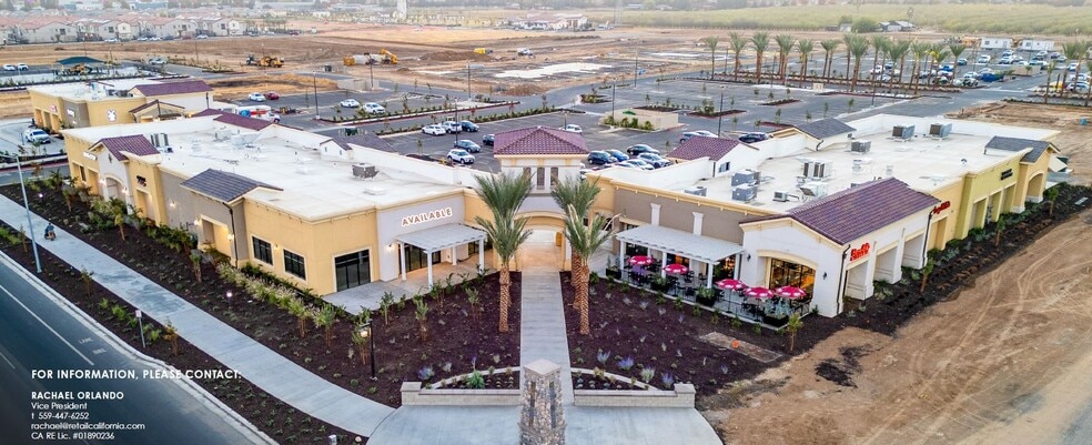 SWC Shaw & Leonard, Clovis, CA for lease - Building Photo - Image 1 of 3