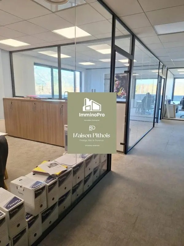 Office in Aubagne for lease Interior Photo- Image 1 of 9