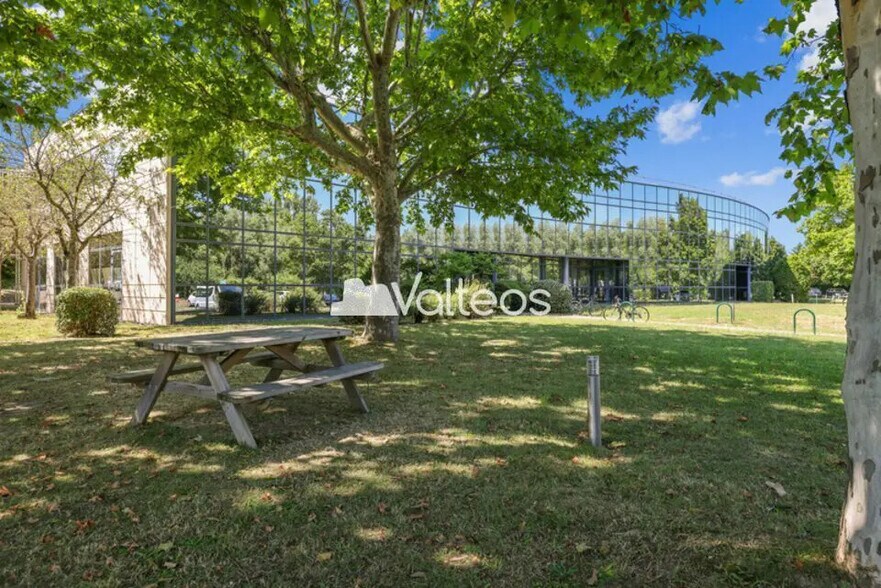 2 4 Rue Maryse Hilsz, Toulouse for lease - Building Photo - Image 3 of 12