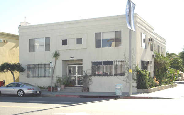 8350 Melrose Ave, West Hollywood, CA for lease - Building Photo - Image 2 of 23