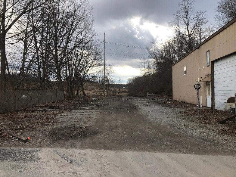 Beatty Rd, Latrobe, PA for lease - Building Photo - Image 3 of 11