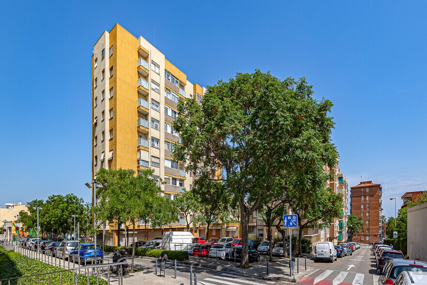 Multifamily in Sant Boi de Llobregat, Barcelona for sale - Primary Photo - Image 1 of 3