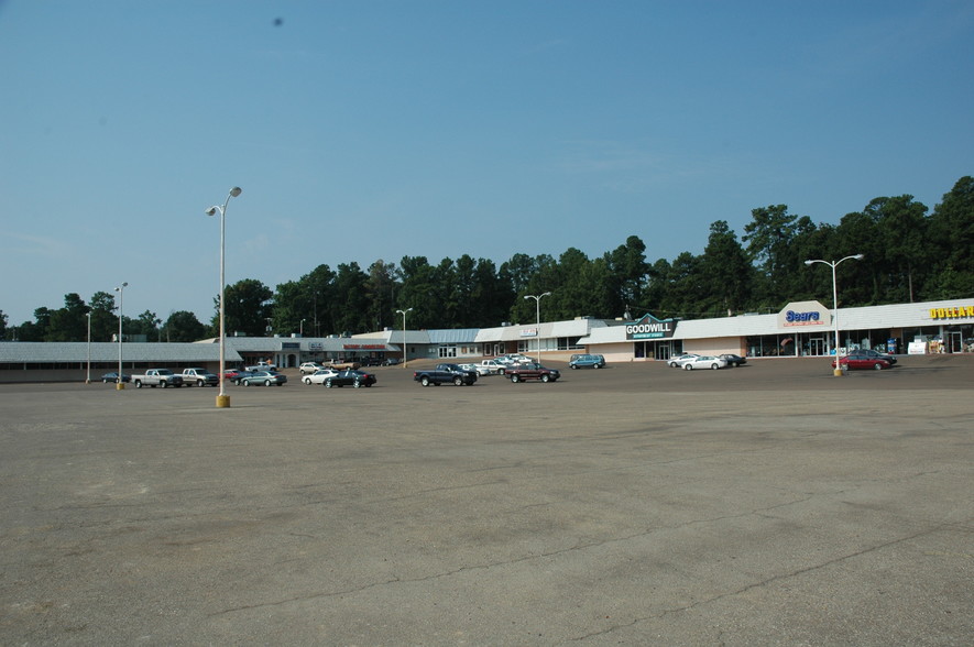 1900-1936 N West Ave, El Dorado, AR for lease - Building Photo - Image 2 of 5