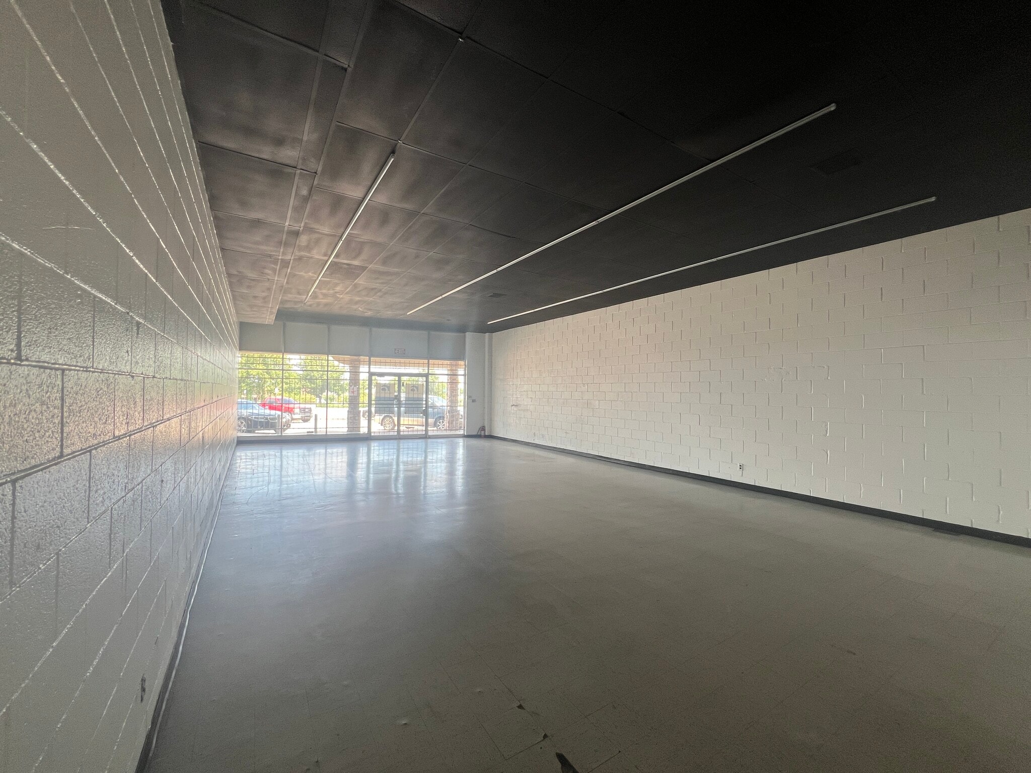 2419-2435 N Classen Blvd, Oklahoma City, OK for lease Interior Photo- Image 1 of 3