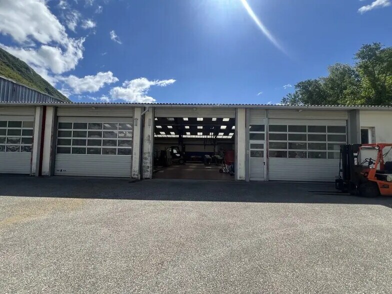 Office in Montmélian for lease - Building Photo - Image 2 of 6