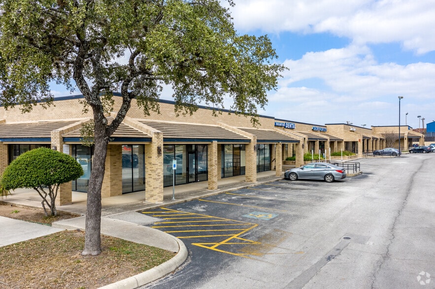 2235 Thousand Oaks Dr, San Antonio, TX for lease - Building Photo - Image 1 of 12