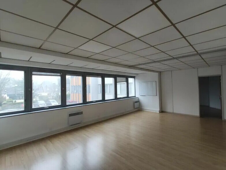 Office in Rennes for lease - Building Photo - Image 3 of 6