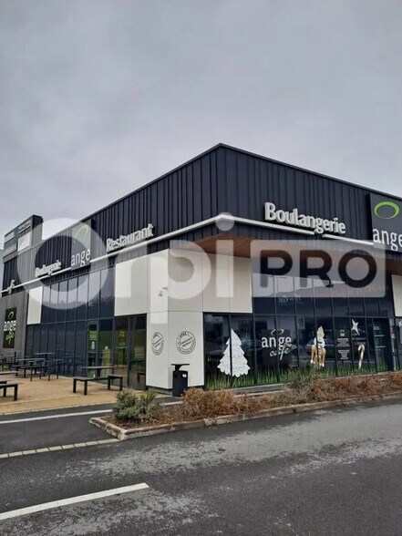 Retail in Cormontreuil for lease - Building Photo - Image 2 of 4