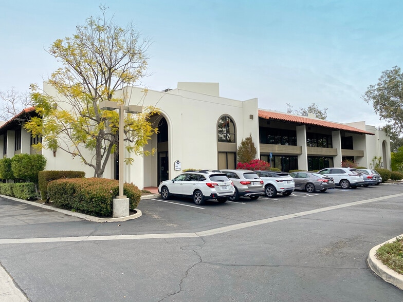 5700 Corsa Ave, Westlake Village, CA for lease - Building Photo - Image 2 of 4
