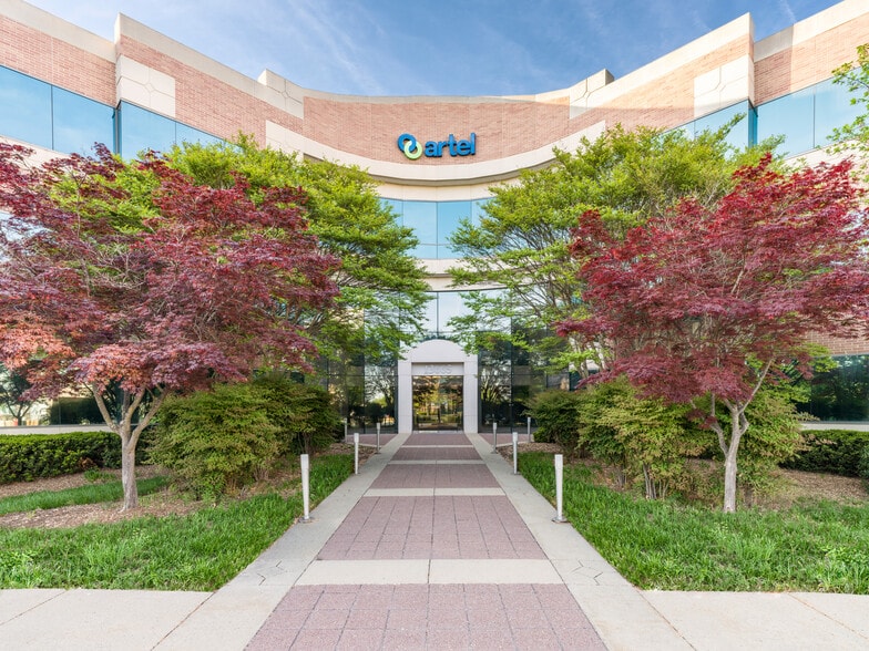 13665 Dulles Technology Dr, Herndon, VA for lease - Building Photo - Image 2 of 10