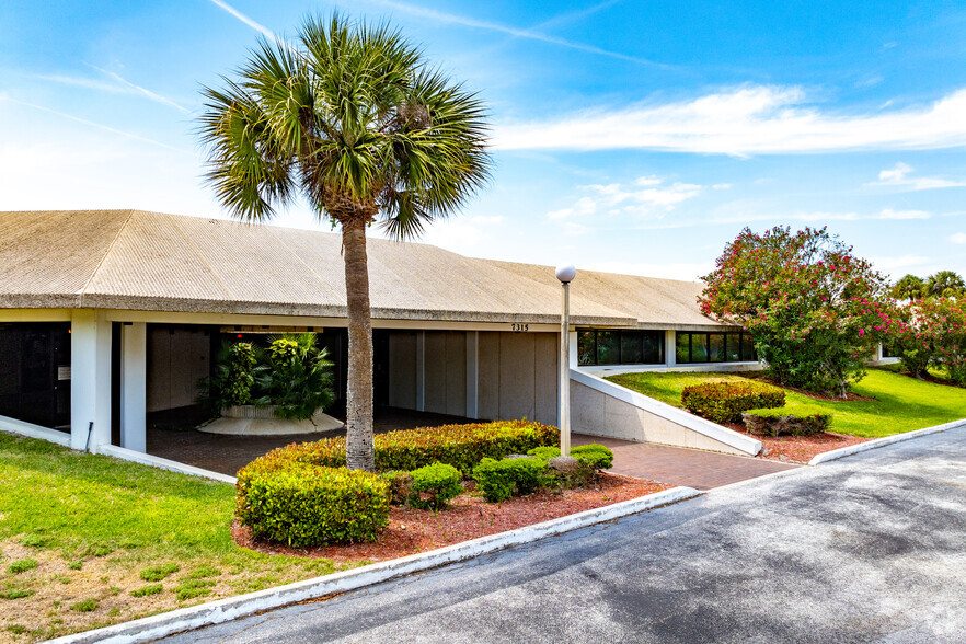 7315 N Atlantic Ave, Cape Canaveral, FL for lease - Building Photo - Image 1 of 12