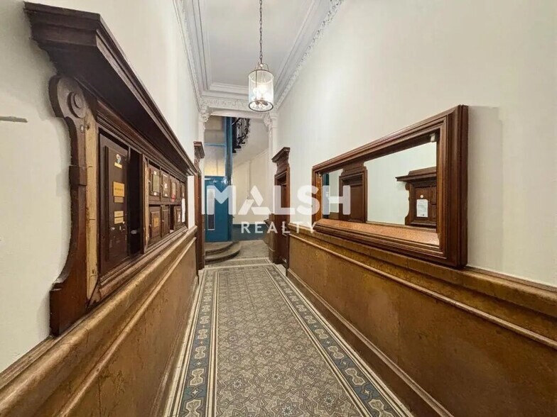 Office in Lyon for lease - Lobby - Image 2 of 9