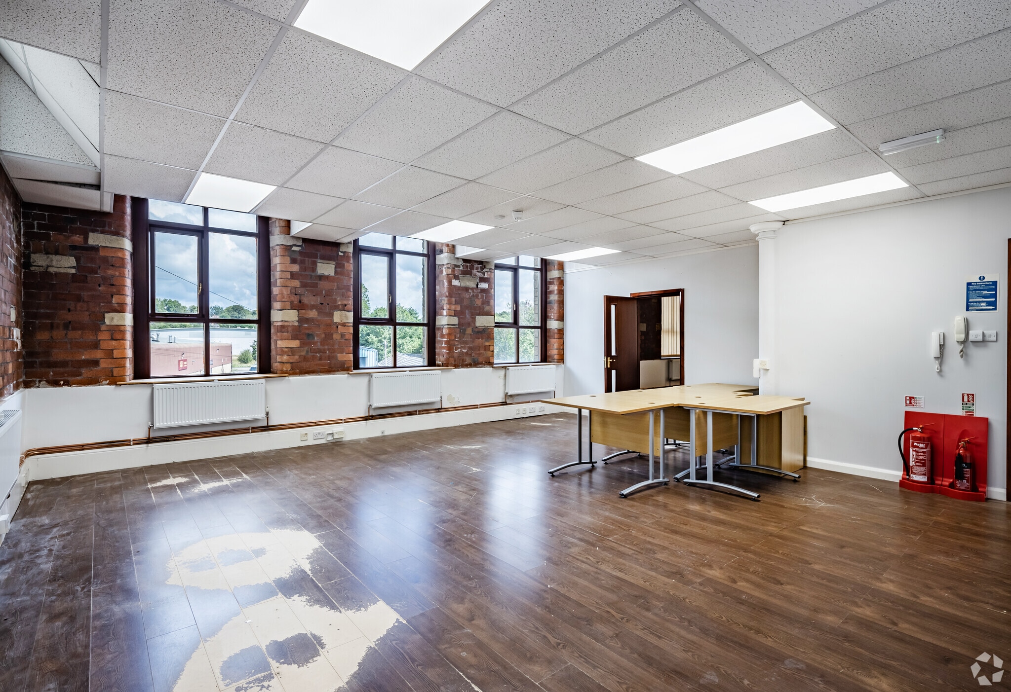 Woodvale Rd, Brighouse for lease Interior Photo- Image 1 of 1