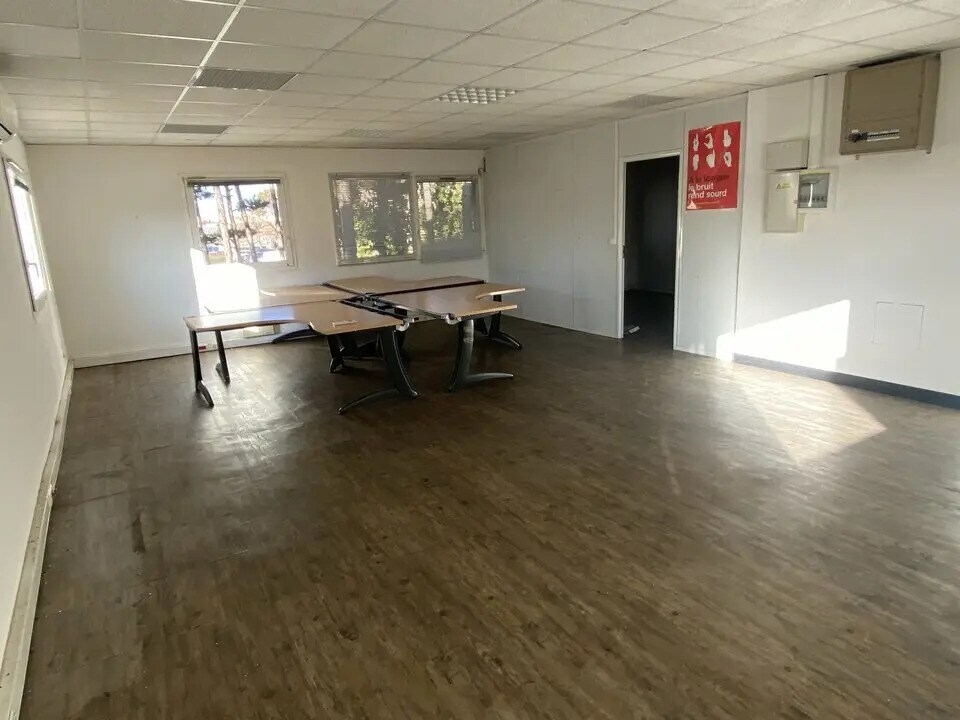 Office in Vitrolles for lease Interior Photo- Image 1 of 5