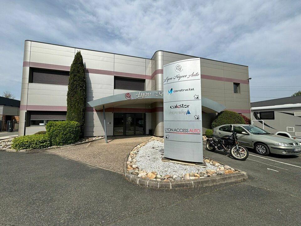 Location Commerce 90 m² - Photo 1