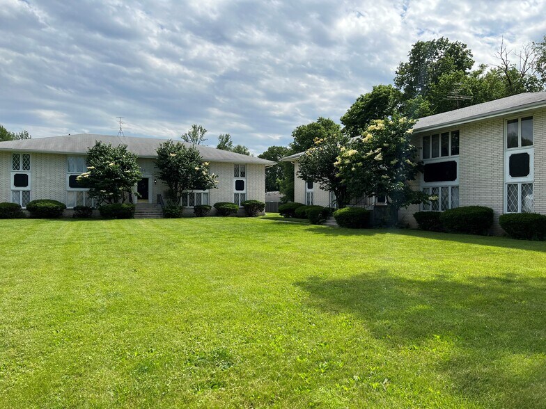 5902 Hickman Rd, Des Moines, IA for sale - Building Photo - Image 1 of 1