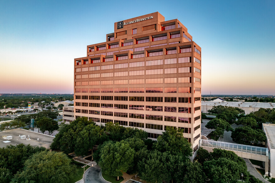 8000 IH-10 W, San Antonio, TX for lease - Building Photo - Image 1 of 20