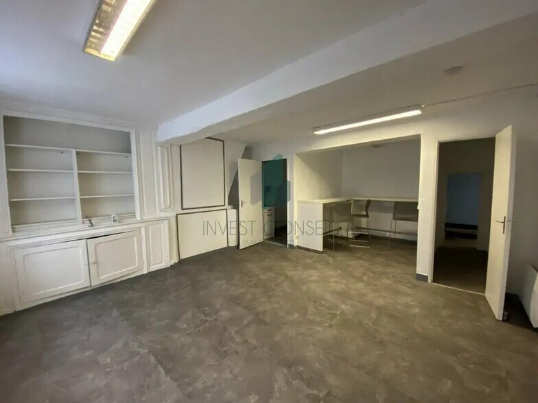 Office in Pontoise for lease - Interior Photo - Image 2 of 6