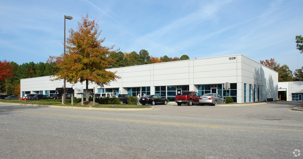 1229 Perry Rd, Apex, NC for lease - Building Photo - Image 3 of 5