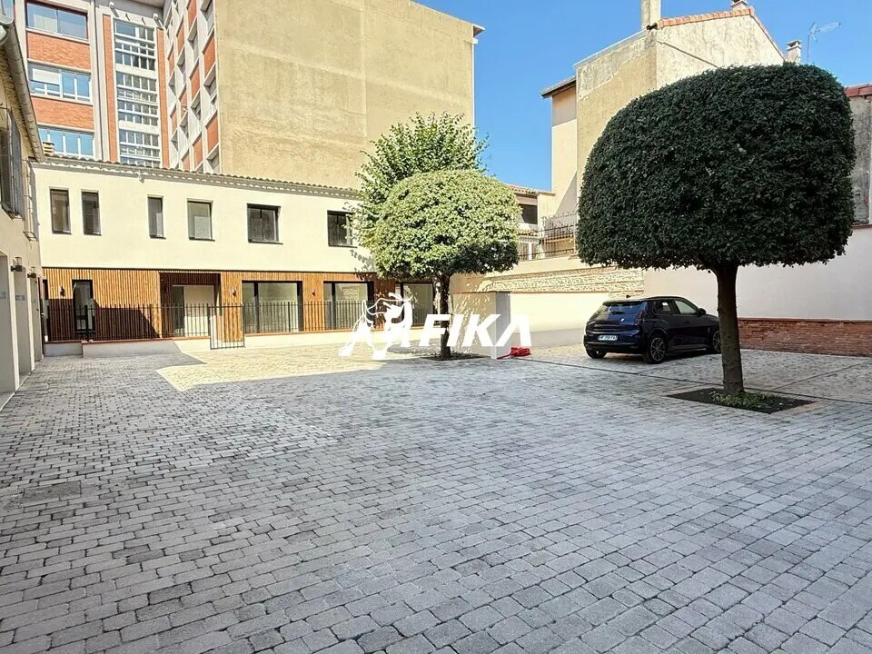 Office in Toulouse for lease Building Photo- Image 1 of 9