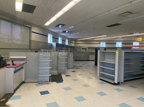 267 N Main St, Wellington, OH for sale Interior Photo- Image 1 of 3