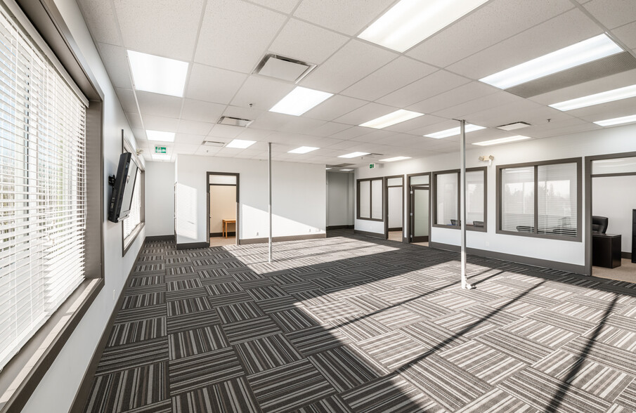 17660 65A Ave, Surrey, BC for lease - Building Photo - Image 3 of 7