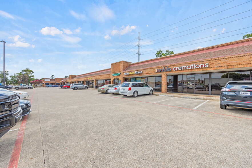 2401 W Pioneer Pky, Pantego, TX for lease - Building Photo - Image 3 of 14