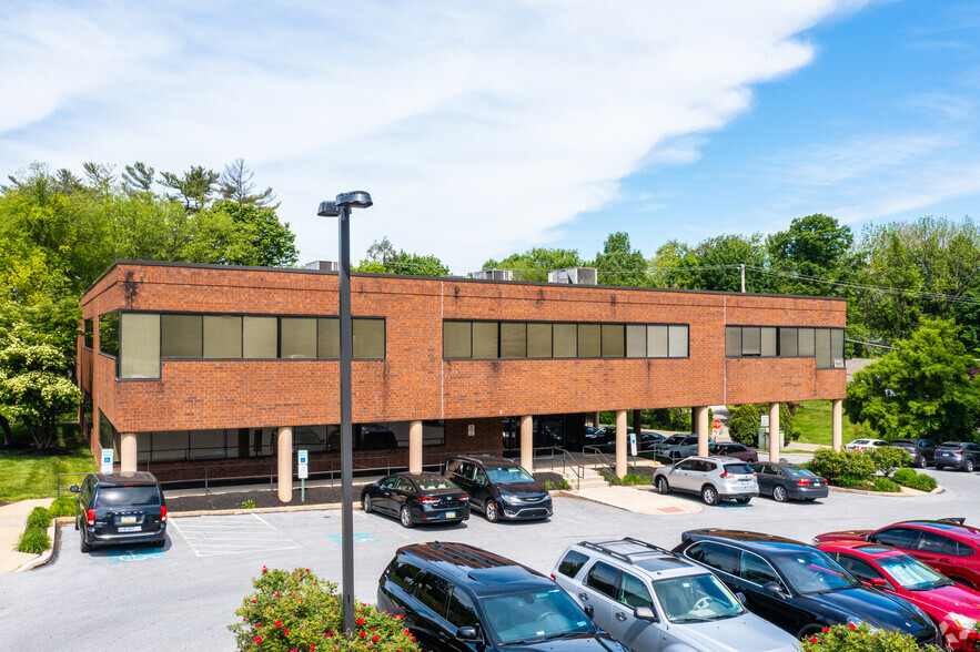 3475 West Chester Pike, Newtown Square, PA for lease - Building Photo - Image 1 of 8