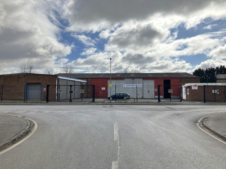 25 Northampton Rd, Scunthorpe for sale - Building Photo - Image 1 of 17