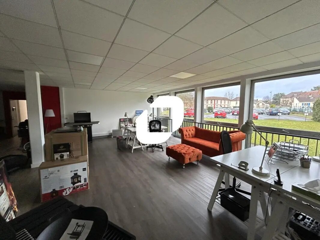 Office in Avon for lease Interior Photo- Image 1 of 11