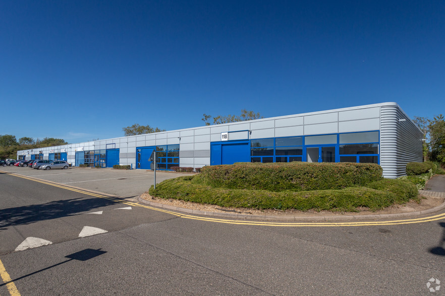 118-134 Tanners Dr, Milton Keynes for lease - Primary Photo - Image 1 of 2