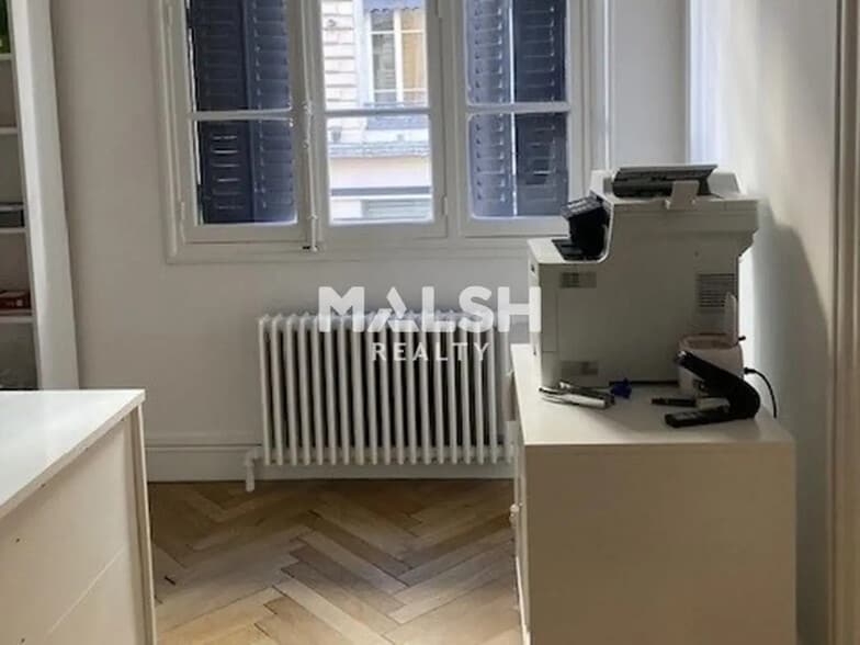 Office in Lyon for lease - Interior Photo - Image 2 of 6