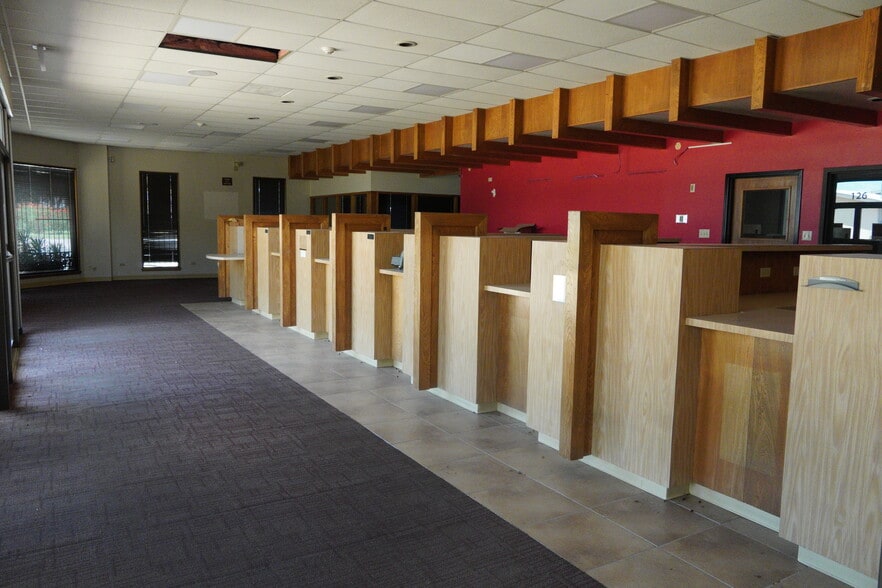 126 6th St, Poteet, TX for sale - Interior Photo - Image 1 of 1