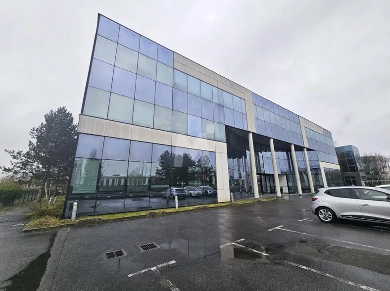 Office in Villebon-sur-Yvette for sale - Primary Photo - Image 1 of 5