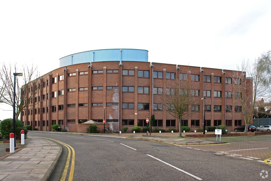 Station Rd, Slough for sale - Primary Photo - Image 1 of 1