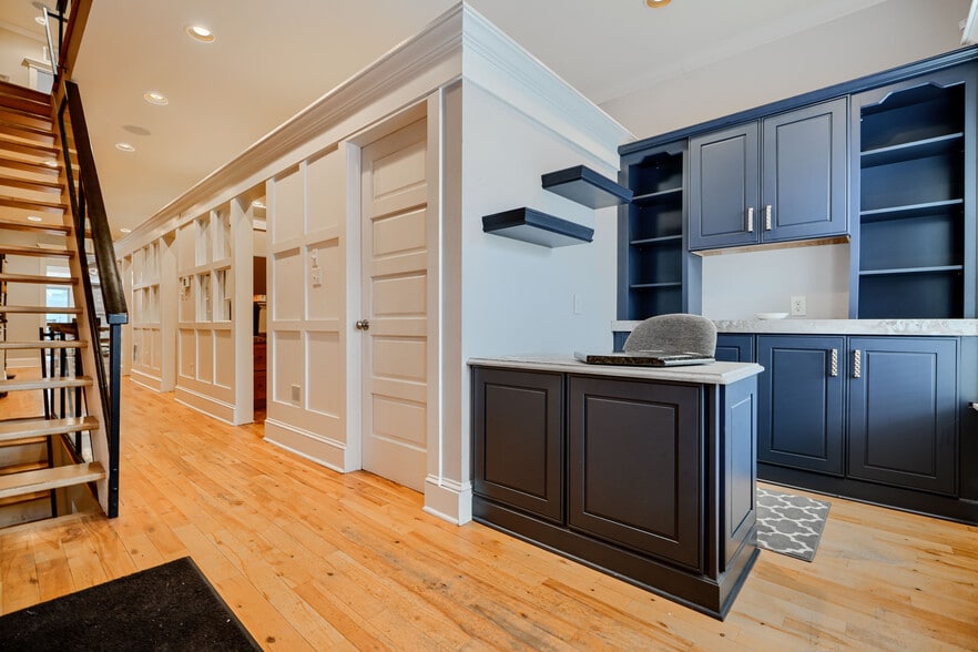 3211 Eastern Ave, Baltimore, MD for sale - Interior Photo - Image 3 of 18
