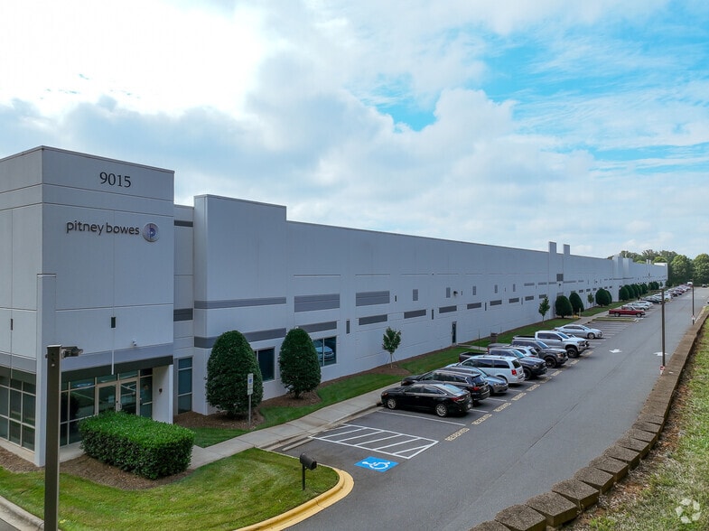 9015 Air Park West Dr, Charlotte, NC for lease - Primary Photo - Image 1 of 4